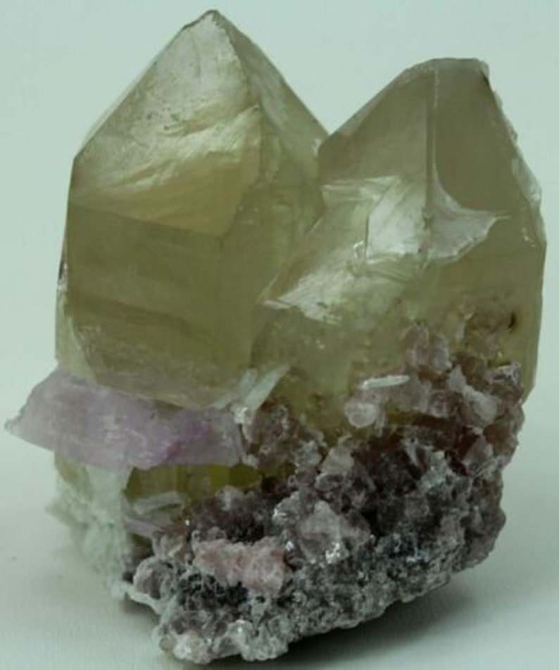 225 Gm Twin Smoky Quartz Points Crystals with Kunzite,Cleavlandite & Lepidolite@Afghan-69*60*40mm - Image 4
